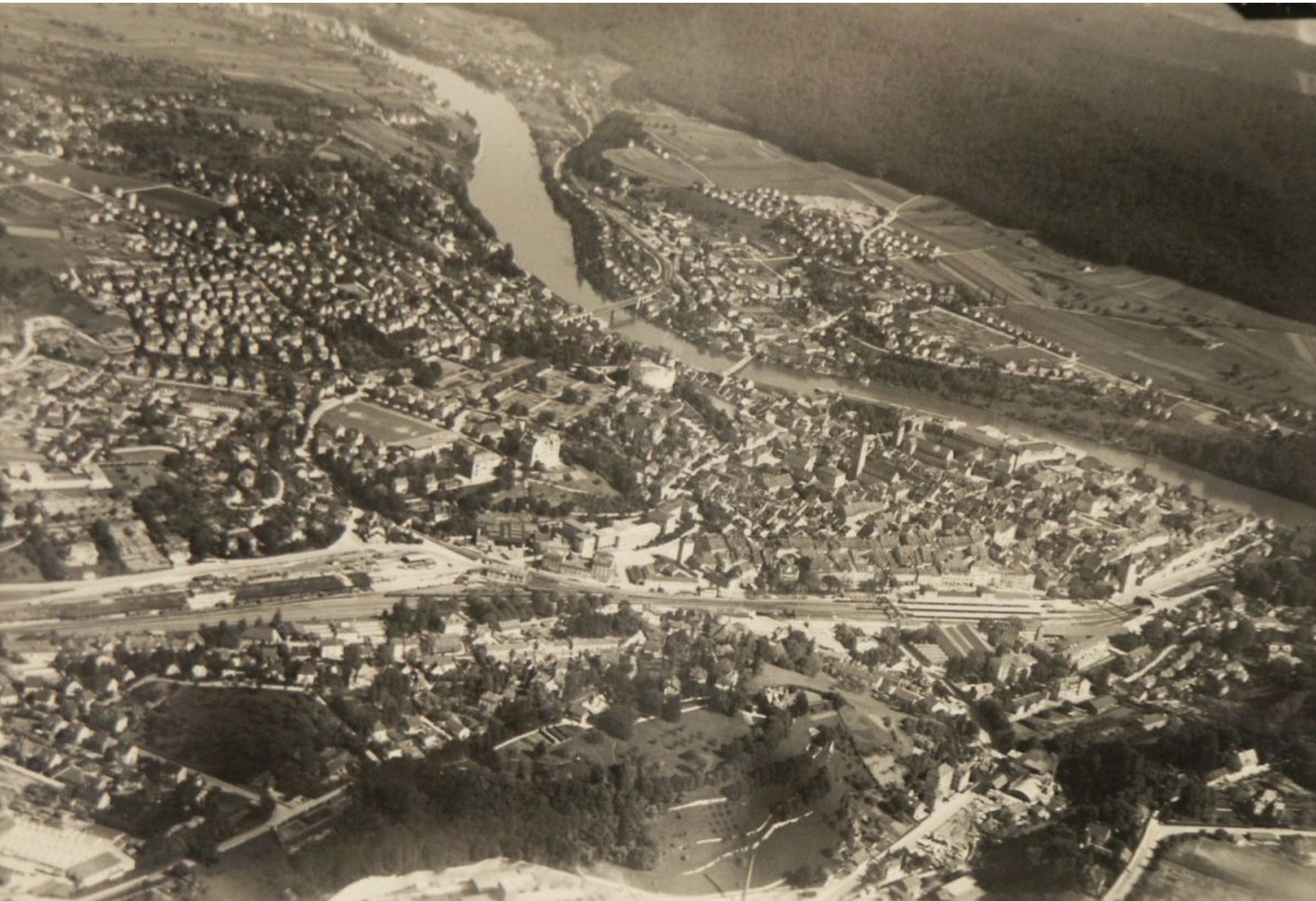 Luftaufnahme von Feuerthalen und Schaffhausen aus dem Jahr 1946.