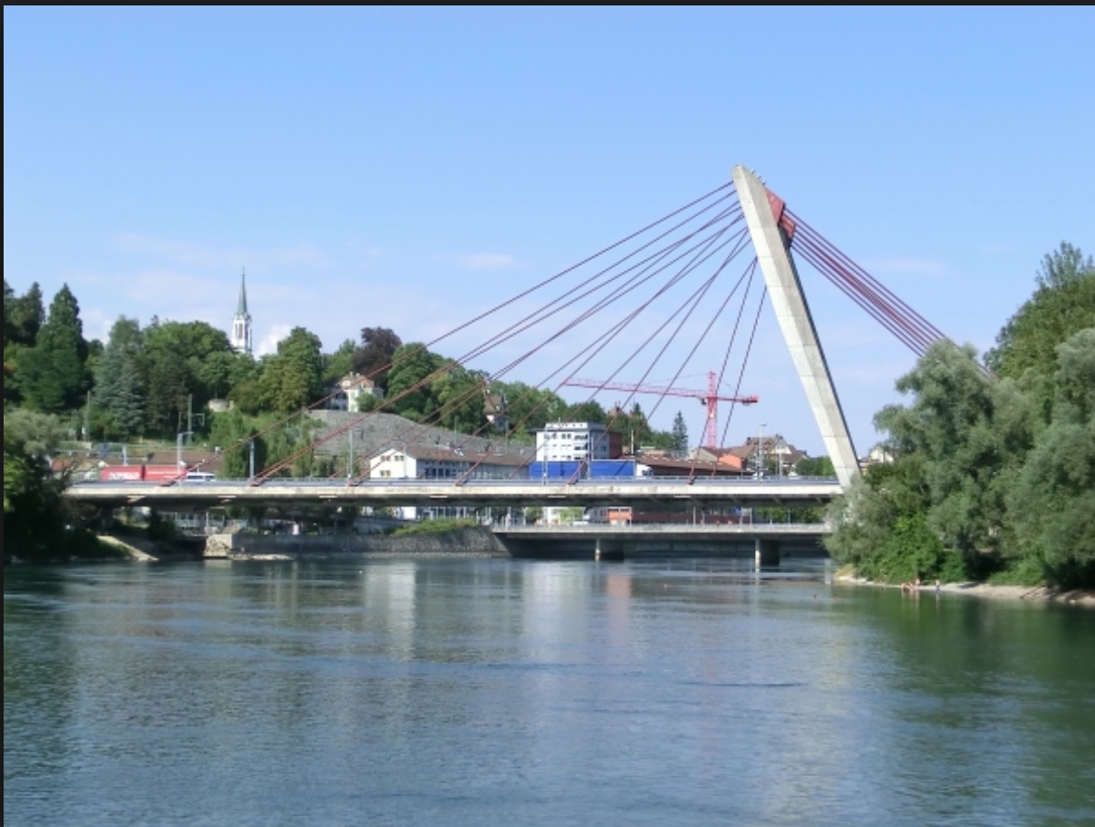 Dank der Rheinbrücke der N4 und dem Stadttunnel in Schaffhausen wird Feuerthalen massiv vom Durchgangsverkehr entlastet.